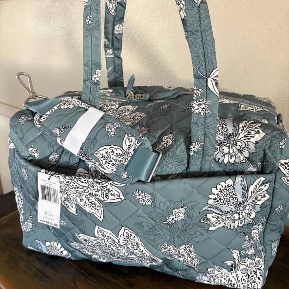 Vera Bradley Medium Travel Duffel Bag in performance twill Tiger Lily Blue-NWT - Picture 2 of 6